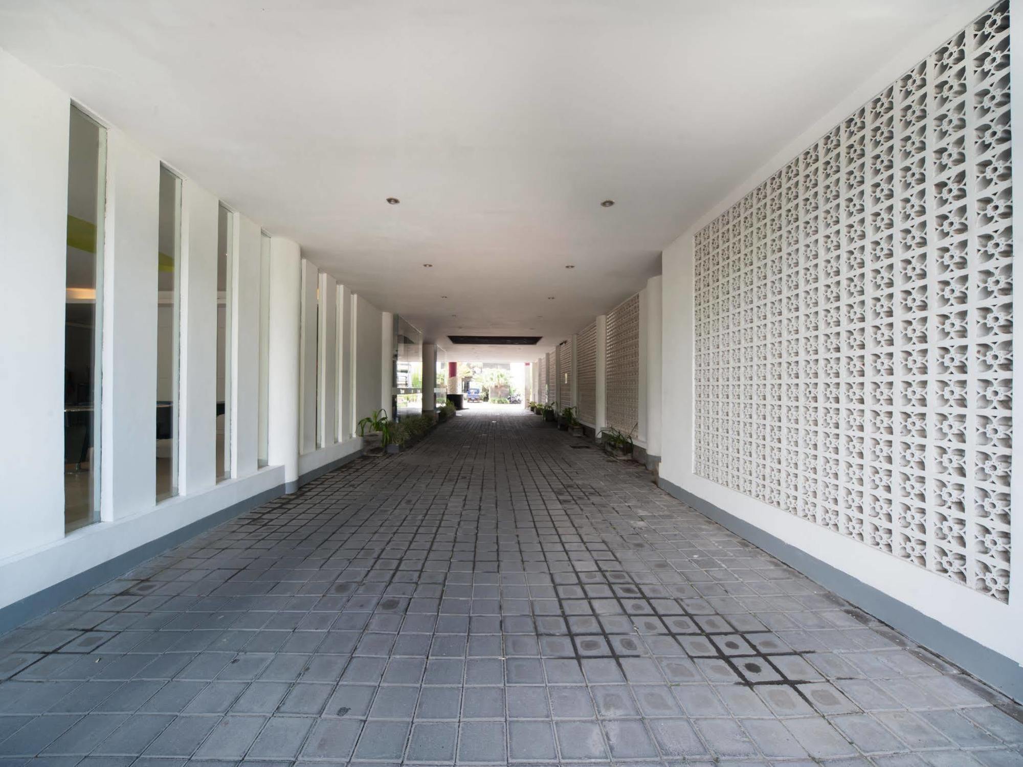 Отель Seminyak Garden Dalung  Экстерьер фото